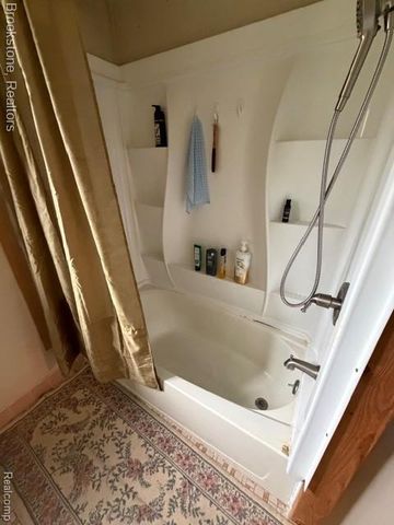 2544 Oxford Drive, Troy, MI 48084