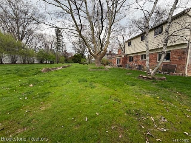 2544 Oxford Drive, Troy, MI 48084