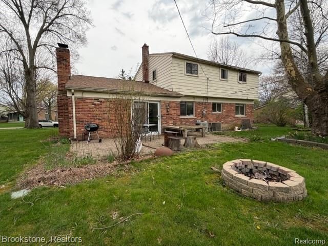 2544 Oxford Drive, Troy, MI 48084