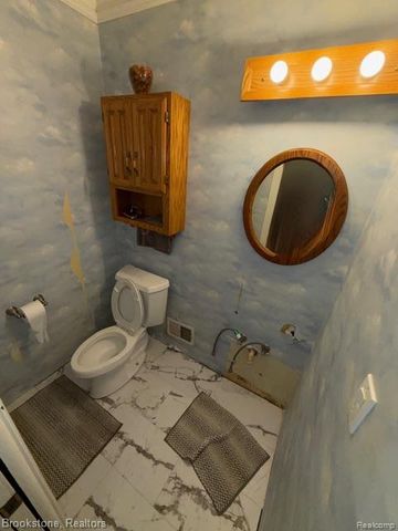 2544 Oxford Drive, Troy, MI 48084