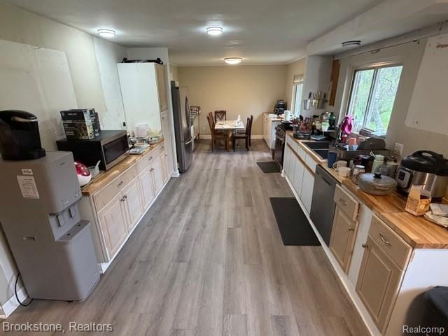 2544 Oxford Drive, Troy, MI 48084