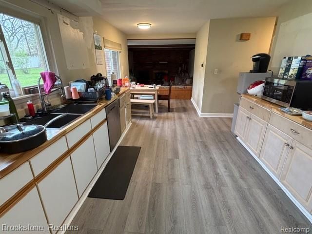 2544 Oxford Drive, Troy, MI 48084