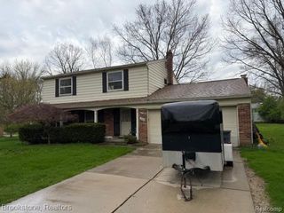 2544 Oxford Drive, Troy, MI 48084