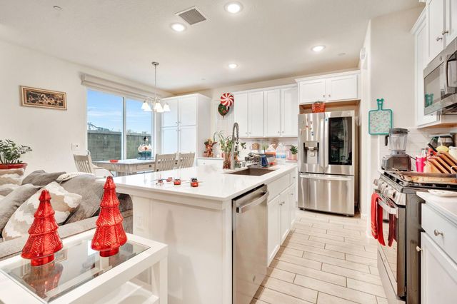 6377 E Meritage Drive, Fresno, CA 93727