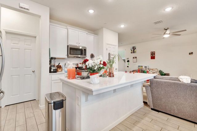 6377 E Meritage Drive, Fresno, CA 93727