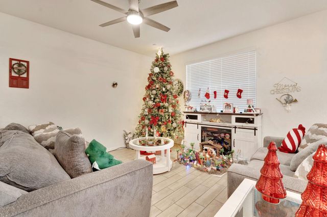 6377 E Meritage Drive, Fresno, CA 93727