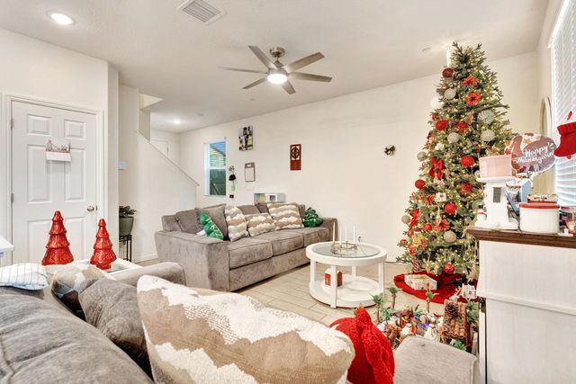 6377 E Meritage Drive, Fresno, CA 93727