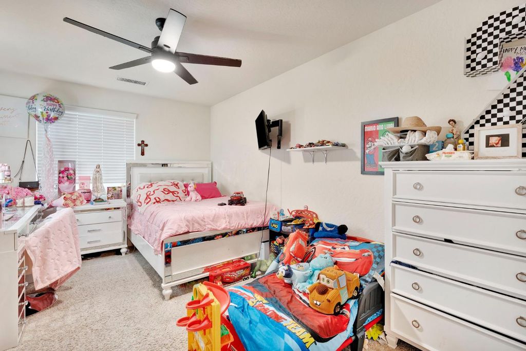 Image 16 of property listing at 6377 E Meritage Drive, Fresno, CA 93727