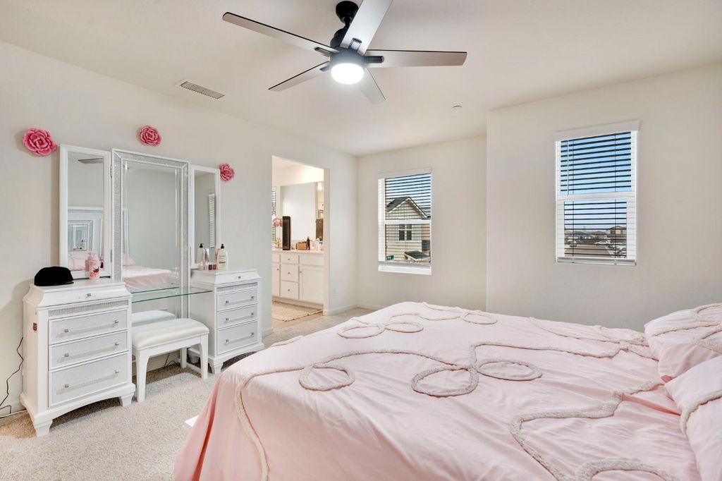 Image 19 of property listing at 6377 E Meritage Drive, Fresno, CA 93727