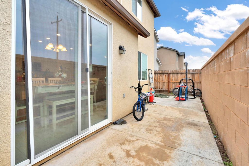 Image 22 of property listing at 6377 E Meritage Drive, Fresno, CA 93727