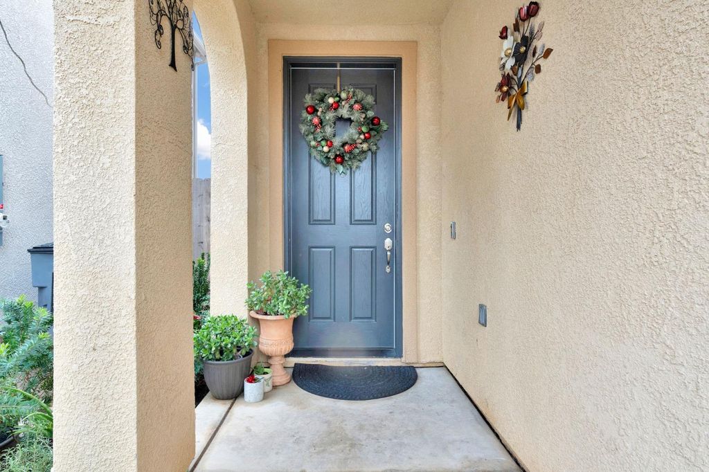 Image 4 of property listing at 6377 E Meritage Drive, Fresno, CA 93727