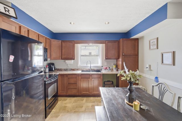 4402 Mullaney Ct, Louisville, KY 40229