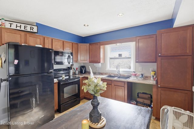 4402 Mullaney Ct, Louisville, KY 40229