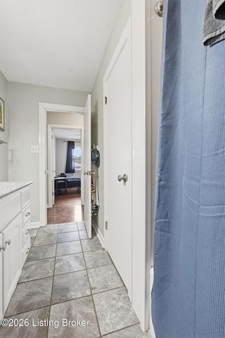 4402 Mullaney Ct, Louisville, KY 40229