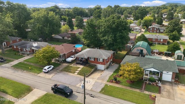 4402 Mullaney Ct, Louisville, KY 40229