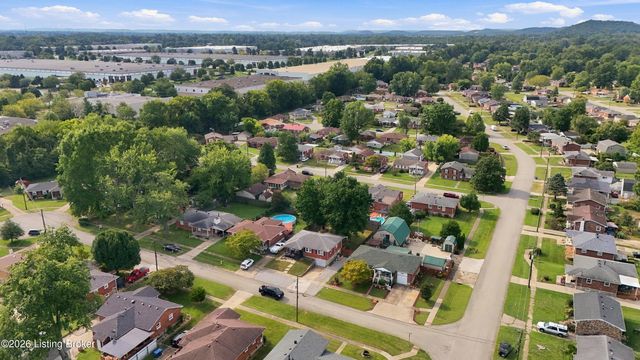 4402 Mullaney Ct, Louisville, KY 40229