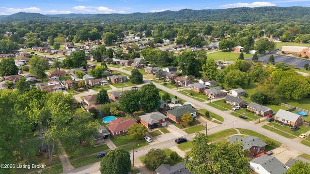 4402 Mullaney Ct, Louisville, KY 40229