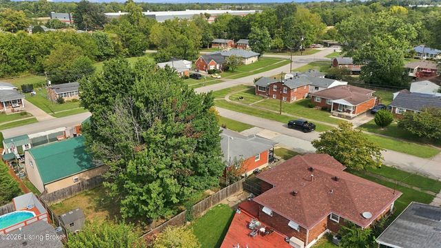 4402 Mullaney Ct, Louisville, KY 40229
