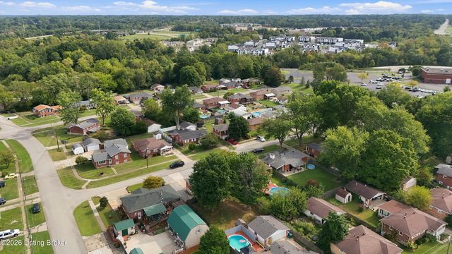 4402 Mullaney Ct, Louisville, KY 40229