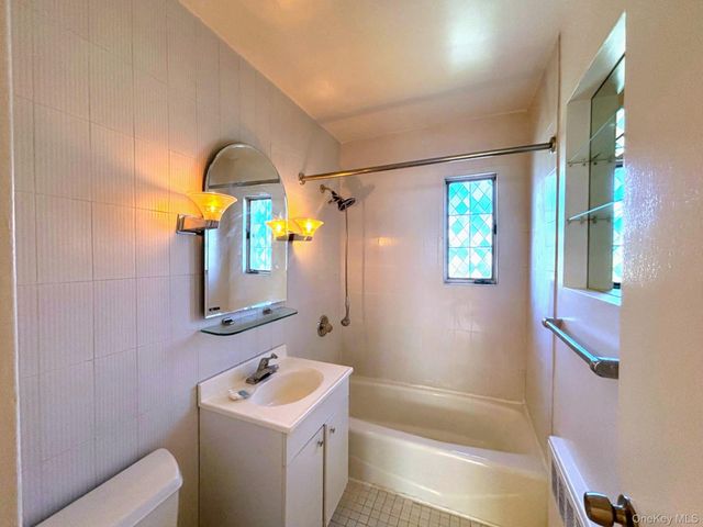 580 Bedford Road 18, Pleasantville, NY 10570