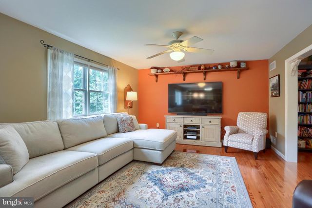 3156 PARK RD, Harrisburg, PA 17111