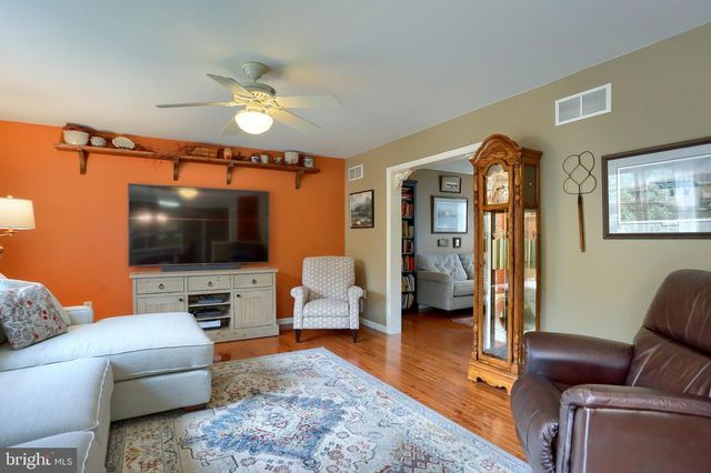 3156 PARK RD, Harrisburg, PA 17111