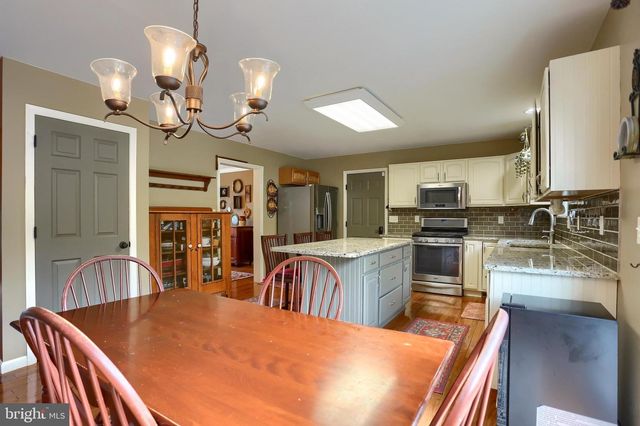 3156 PARK RD, Harrisburg, PA 17111
