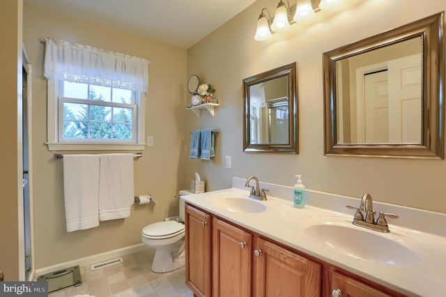3156 PARK RD, Harrisburg, PA 17111