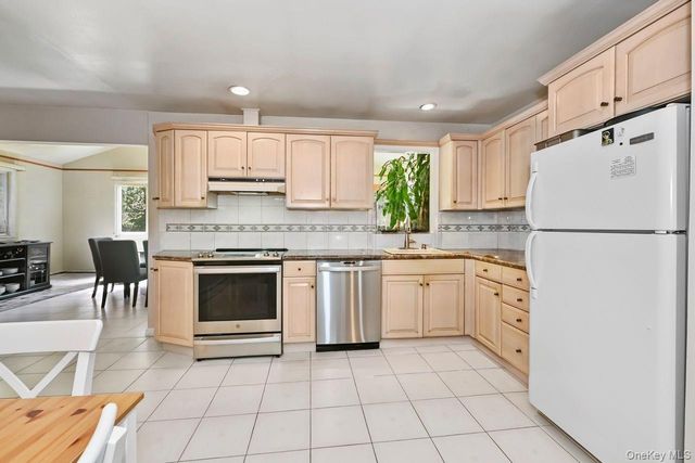 568 Manville Road Upper R, Pleasantville, NY 10570