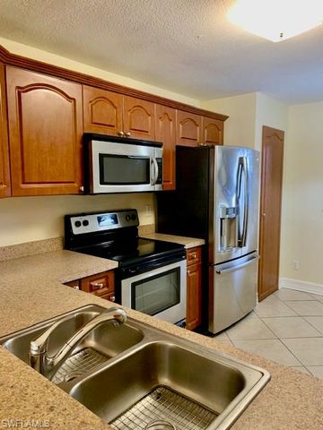 729 Landover CT 103, Naples, FL 34104