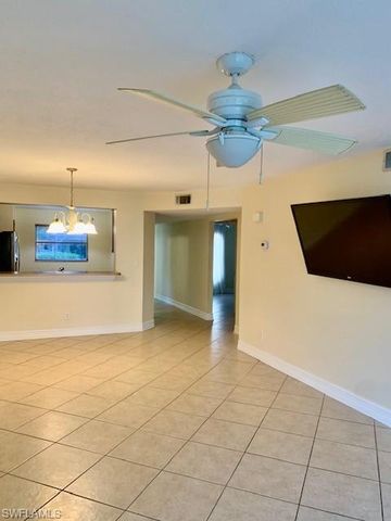 729 Landover CT 103, Naples, FL 34104