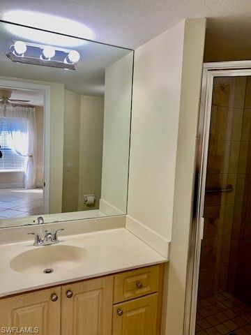 729 Landover CT 103, Naples, FL 34104