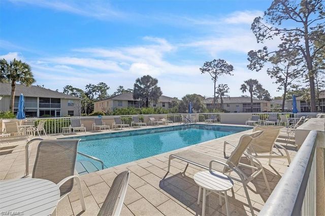 729 Landover CT 103, Naples, FL 34104