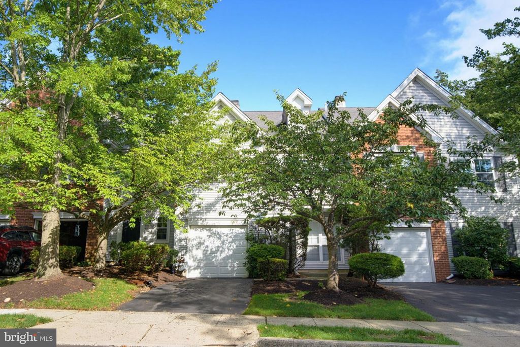 302 AQUEDUCT DR, NORTH WALES, PA 19454 — exterior