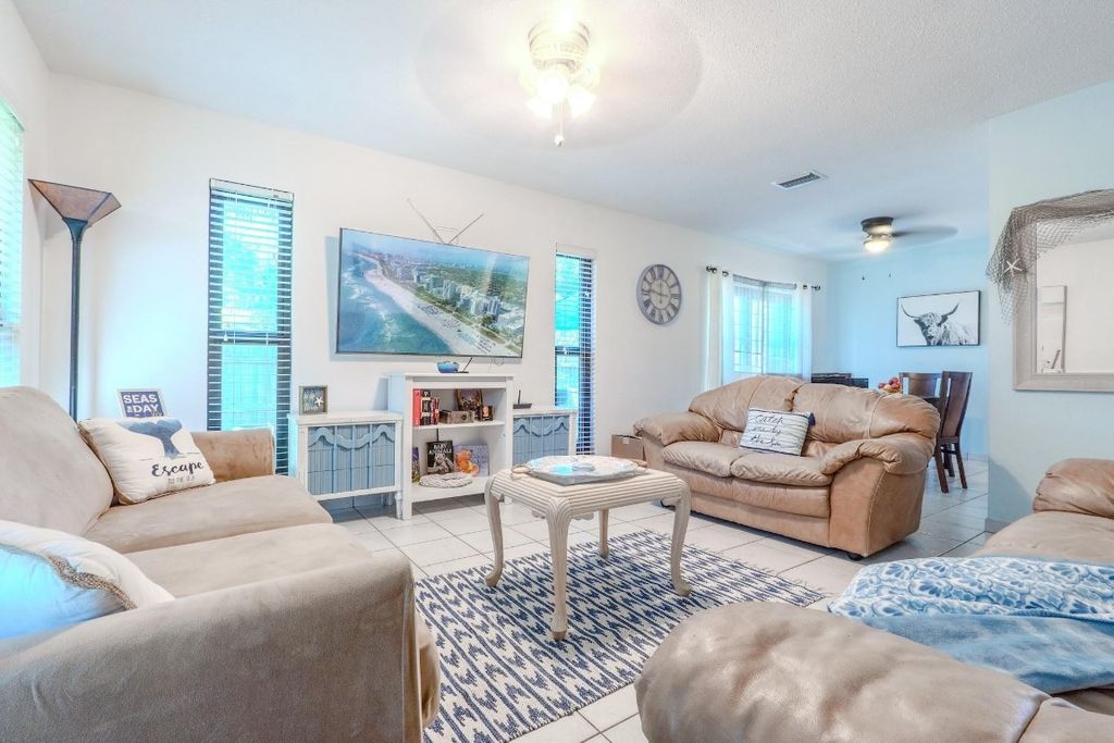 813 NW 12th Avenue, Dania Beach, FL 33004