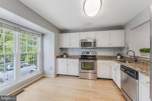 13915 GUNNERS PL, Centreville, VA 20121