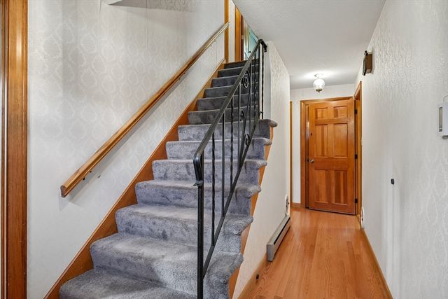 7 Farrwood Dr, Andover, MA 01810