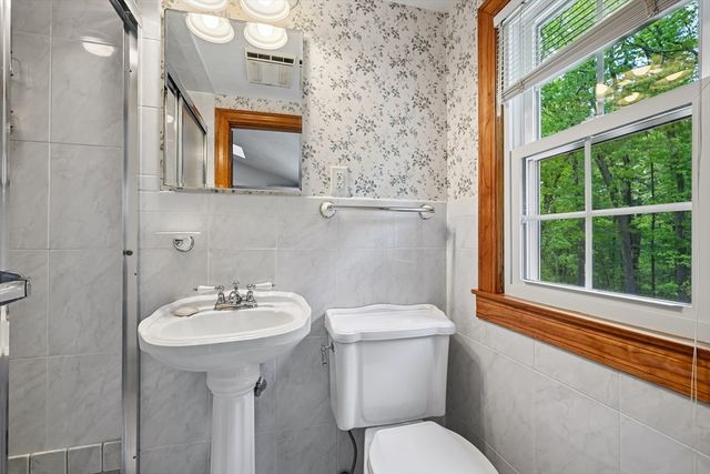 7 Farrwood Dr, Andover, MA 01810