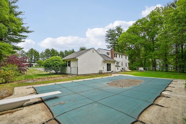 7 Farrwood Dr, Andover, MA 01810