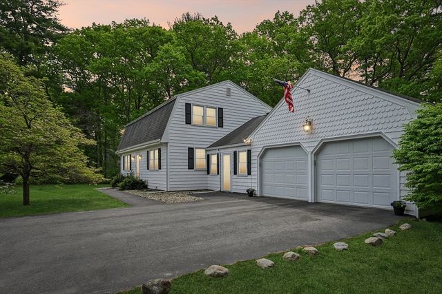 7 Farrwood Dr, Andover, MA 01810