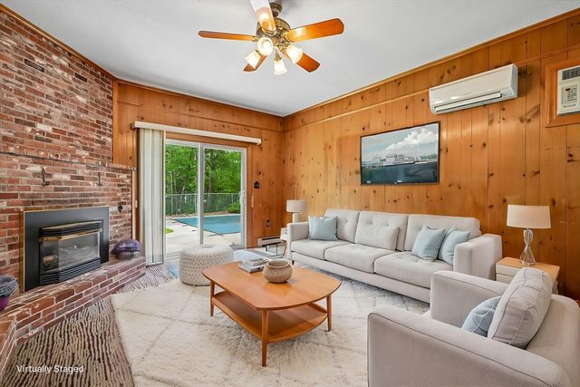 7 Farrwood Dr, Andover, MA 01810