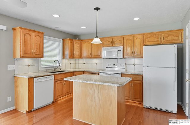 16705 Ogden Circle, Omaha, NE 68116