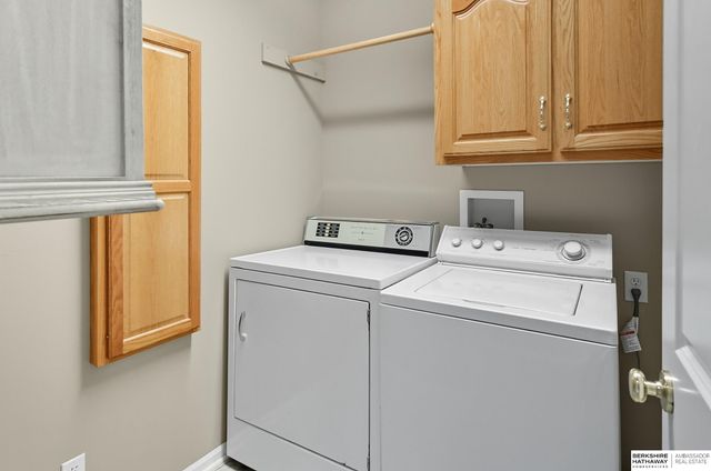 16705 Ogden Circle, Omaha, NE 68116