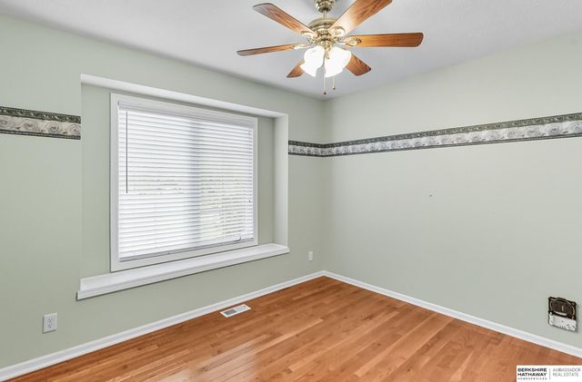 16705 Ogden Circle, Omaha, NE 68116