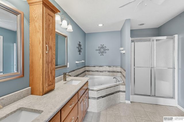 16705 Ogden Circle, Omaha, NE 68116