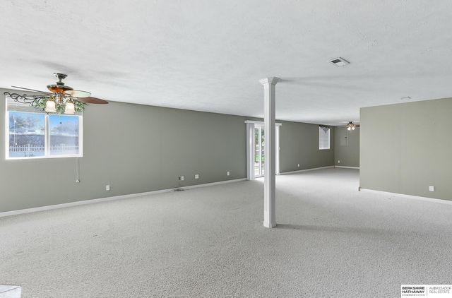 16705 Ogden Circle, Omaha, NE 68116