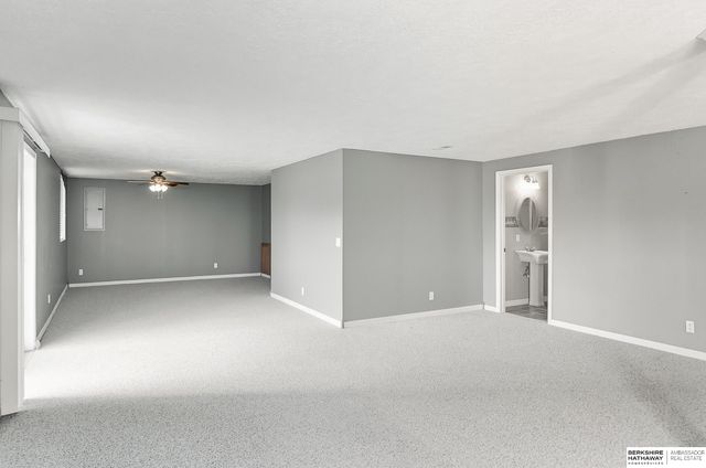 16705 Ogden Circle, Omaha, NE 68116