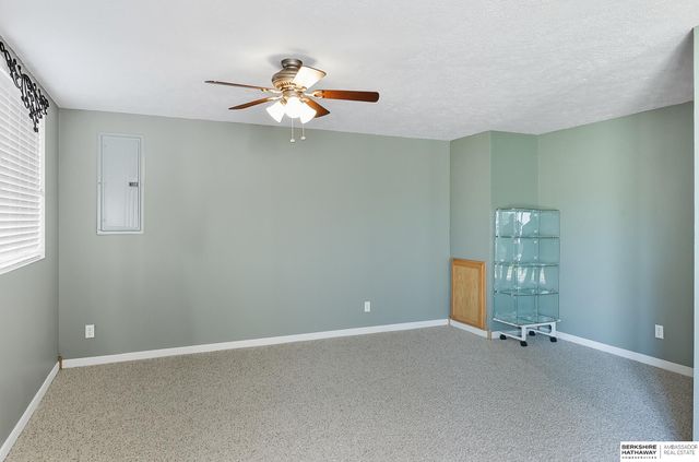 16705 Ogden Circle, Omaha, NE 68116