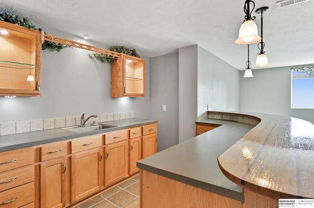 16705 Ogden Circle, Omaha, NE 68116