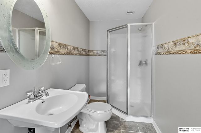 16705 Ogden Circle, Omaha, NE 68116